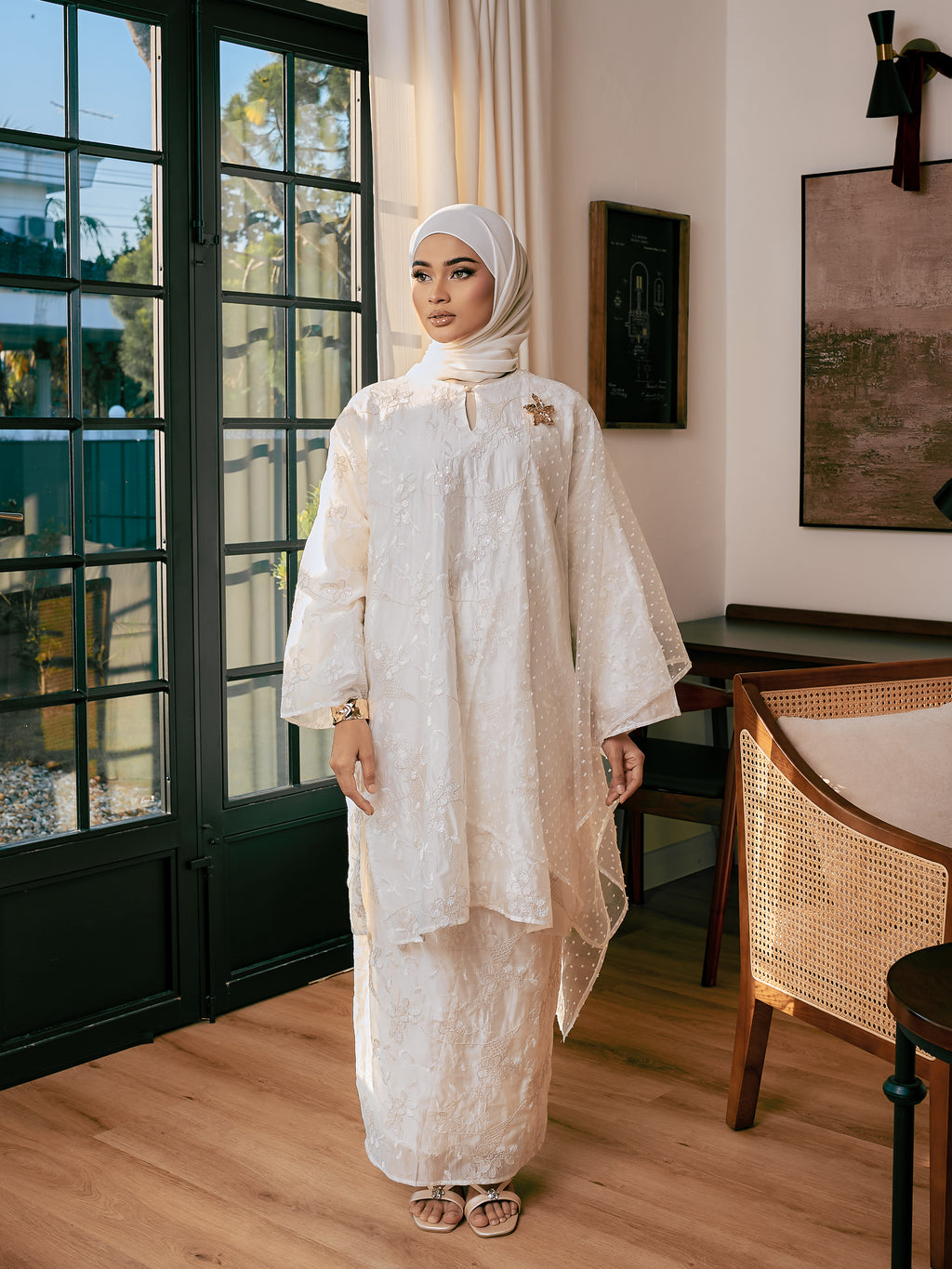 DEWI IN WHITE