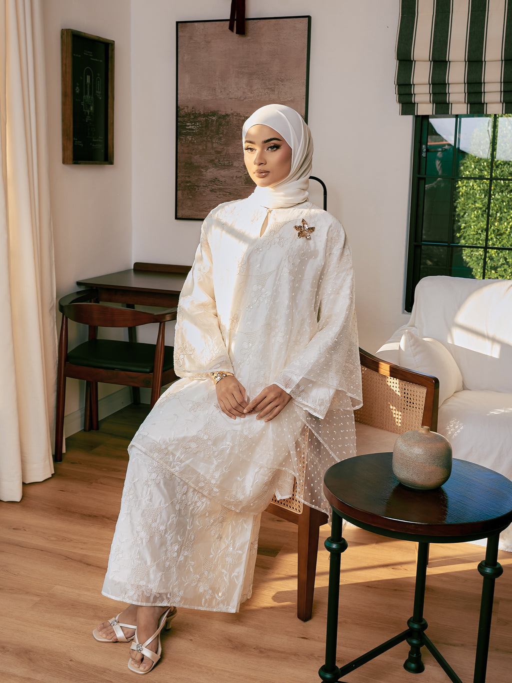 DEWI IN WHITE